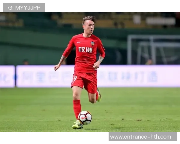 富力与权健激战正酣比分悬念迭起球迷热情高涨